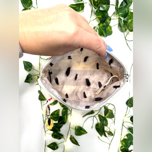 💛🩷🖤 NWT RARE Gwen Stefani Harajuku Lovers Cosmetic Bag 🖤🩷💛 - Picture 5 of 5